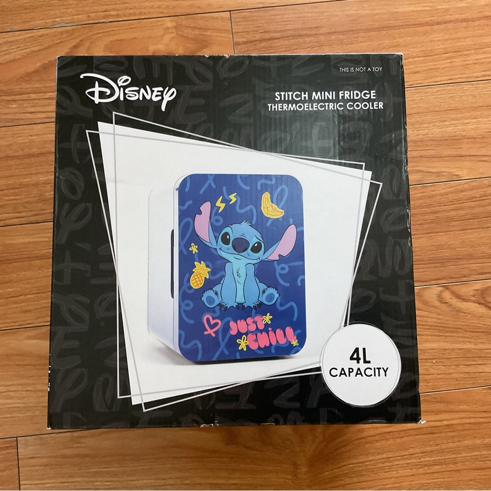 NEW Disney Stitch Mini Thermoelectric Cooler  4L Mini Fridge Makeup / 6 Cans